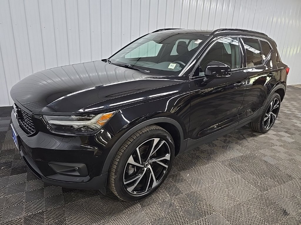 Used 2022 Volvo XC40 T5 R-Design w/ Climate Package AWD/4WD image 8