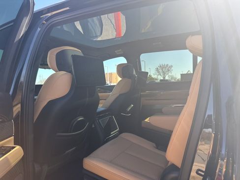 Used 2025 Cadillac Escalade IQ Luxury 2 w/ LPO, Radiant Package image 8