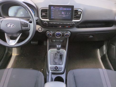 Used 2024 Hyundai Venue SEL FWD image 15