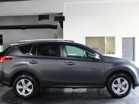 Used 2014 Toyota RAV4 XLE FWD image 2