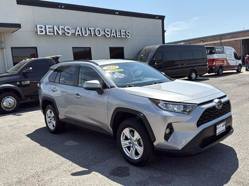 Used 2021 Toyota RAV4 XLE AWD/4WD image 4
