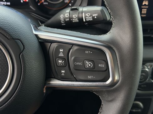 Used 2026 Jeep Wrangler Unlimited Sahara AWD/4WD image 19