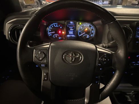 Used 2019 Toyota Tacoma TRD Off-Road image 21