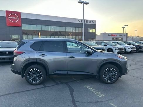 Used 2025 Nissan Rogue SL w/ Tech Package AWD/4WD image 13