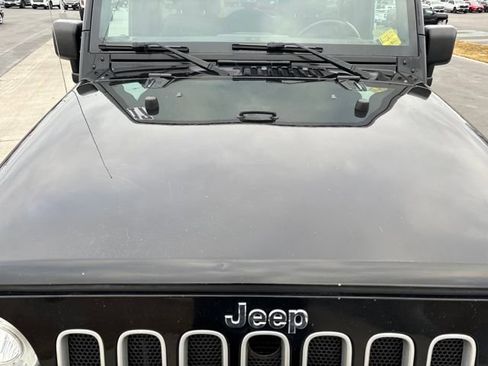 Used 2017 Jeep Wrangler Unlimited Sahara w/ Connectivity Group image 26