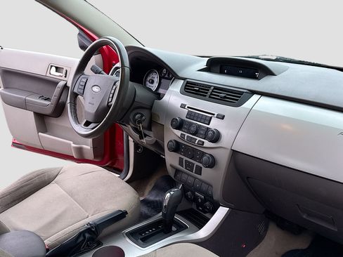 Used 2010 Ford Focus SES image 5