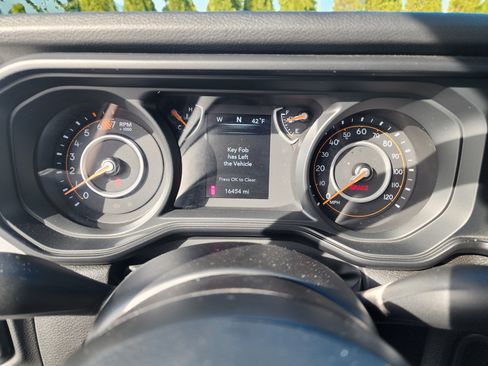 Used 2025 Jeep Wrangler Sport image 26