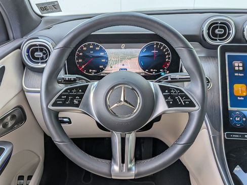 Used 2025 Mercedes-Benz GLC 350e 4MATIC image 13