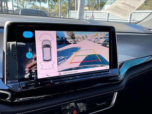 Certified 2024 Volkswagen Atlas Cross Sport SE image 27