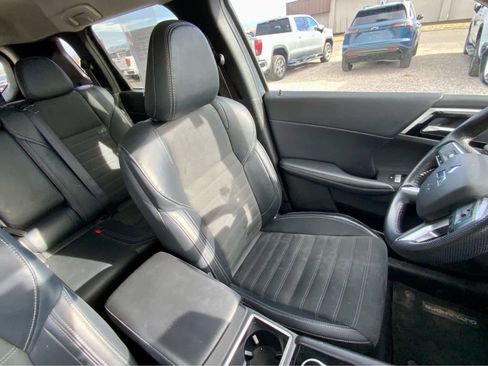 Used 2024 Mitsubishi Outlander SE image 28