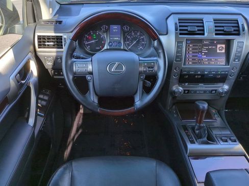 Used 2017 Lexus GX 460 image 16