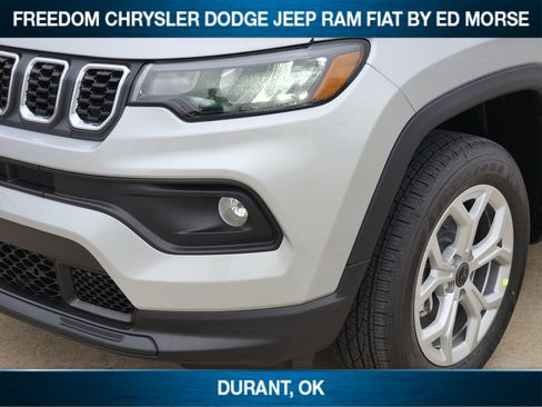 New 2026 Jeep Compass Latitude image 6