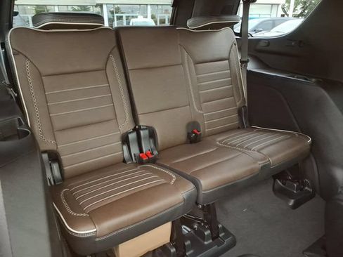 Used 2025 GMC Yukon Denali Ultimate AWD/4WD image 24