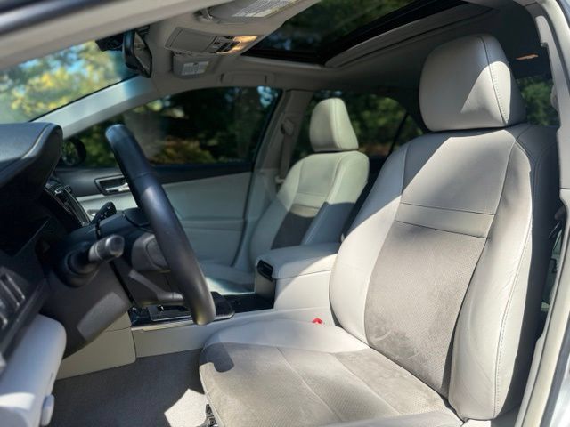 Used 2012 Toyota Camry XLE w/ Leather Pkg FWD image 10