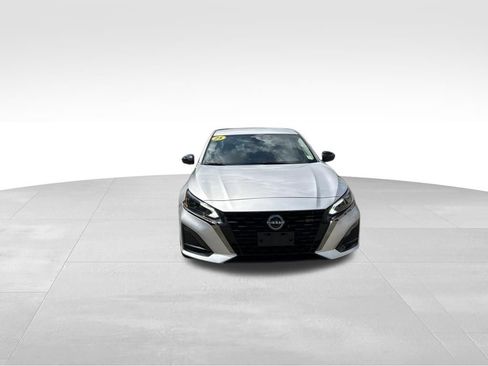Used 2025 Nissan Altima 2.5 SR FWD image 9