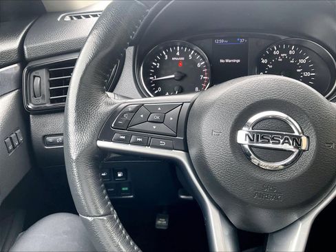 Used 2018 Nissan Rogue SV w/ Premium Package image 22