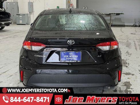 Used 2026 Toyota Corolla LE image 8