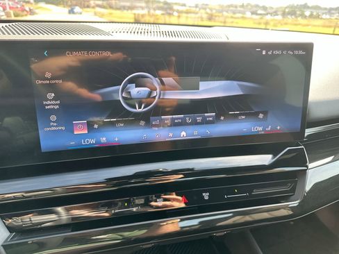 Used 2024 BMW 530i w/ Convenience Package image 19