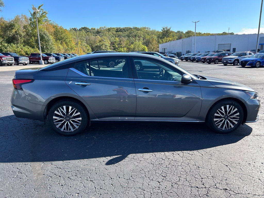 Used 2024 Nissan Altima 2.5 SV FWD image 4