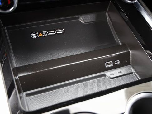 Certified 2025 Chevrolet Suburban Premier image 22