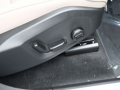 New 2026 Volvo XC90 B6 Plus w/ Protection Package Premier AWD/4WD image 39