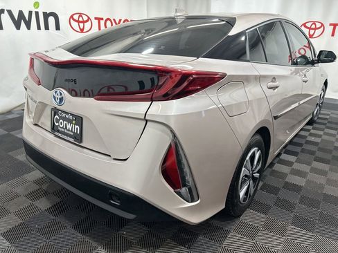 Used 2018 Toyota Prius Prime Premium image 7