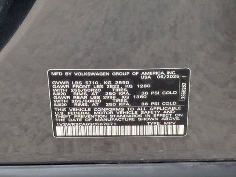 Used 2025 Volkswagen Atlas SE image 32