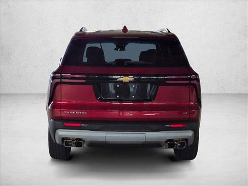 Used 2024 Chevrolet Traverse LT FWD image 5