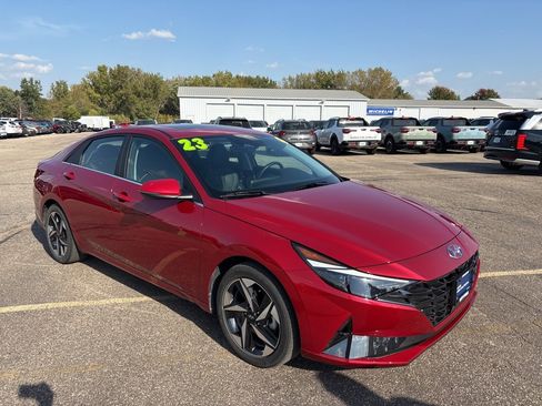 Certified 2023 Hyundai Elantra Limited w/ Preferred Accessory Package image 2