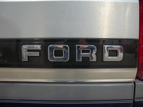 Used 1995 Ford F350 XLT 2dr 4WD Standard Cab LB image 23