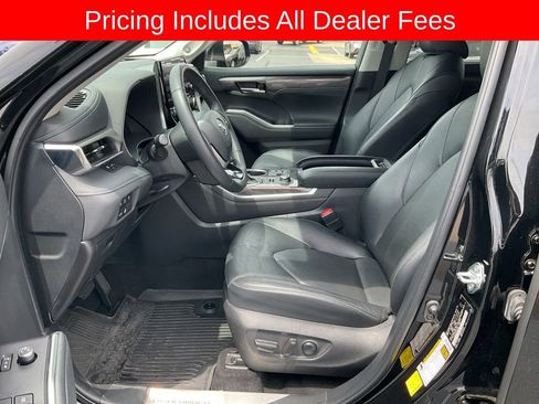 Used 2024 Toyota Highlander Limited AWD/4WD image 2