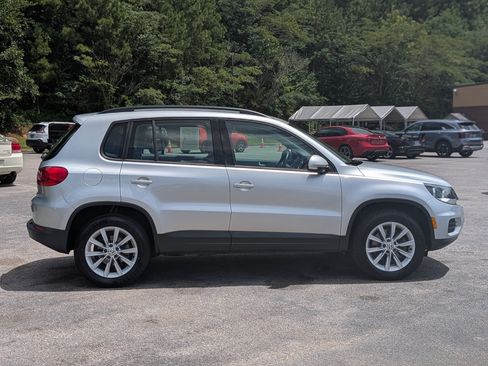 Used 2018 Volkswagen Tiguan Limited w/ Premium Package FWD image 10