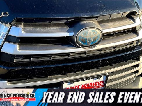 Used 2017 Toyota Highlander XLE image 28