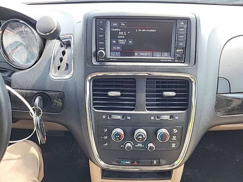 Used 2014 Dodge Grand Caravan SE w/ Quick Order Package 29E SE FWD image 4