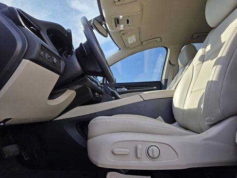 Used 2021 Buick Enclave Essence image 11