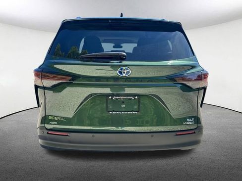 Used 2023 Toyota Sienna XLE w/ XLE Plus Package AWD/4WD image 12