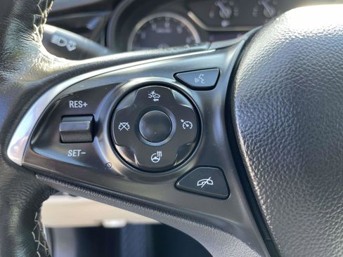 Used 2019 Buick Regal Essence w/ Driver Confidence Package I image 17