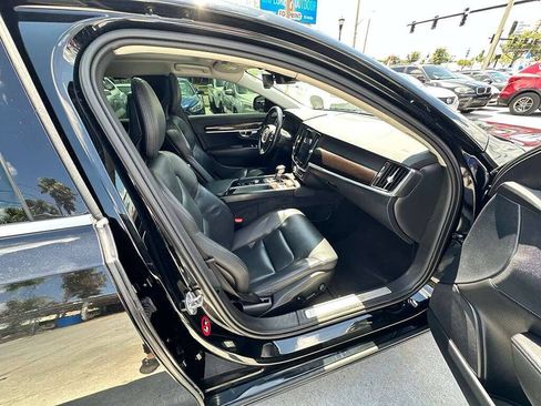 Used 2018 Volvo S90 T5 Momentum w/ Convenience Package FWD image 6