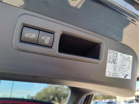 Used 2024 Toyota Venza XLE image 8