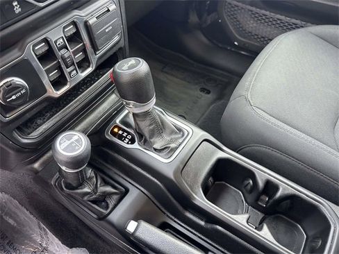 Certified 2023 Jeep Wrangler Willys image 33