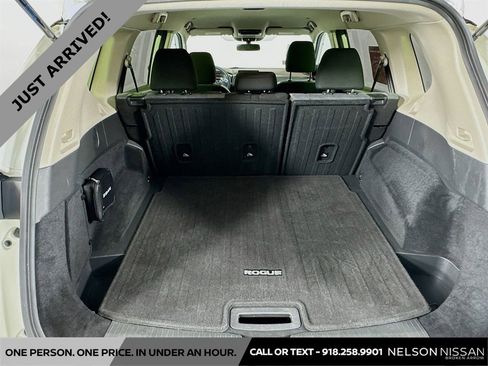 Used 2023 Nissan Rogue SV image 24