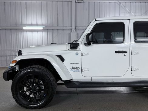 Used 2022 Jeep Wrangler Unlimited Sahara w/ Cold Weather Group image 16