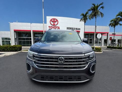 Used 2025 Volkswagen Atlas SE FWD image 2