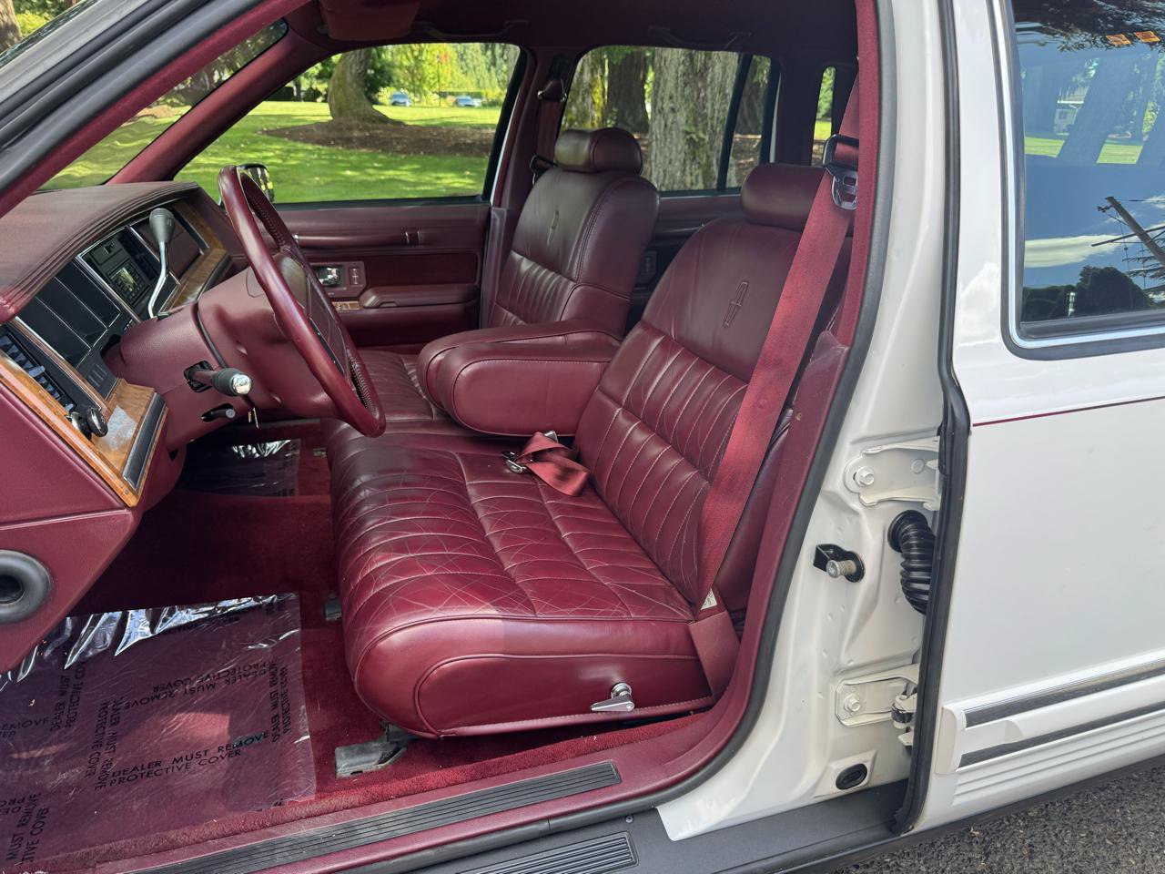 Used 1994 Lincoln Town Car Executive RWD image 9