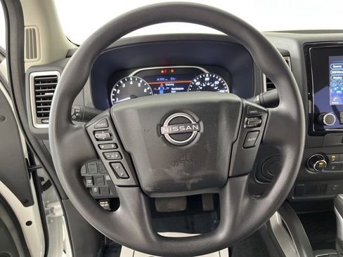 Used 2024 Nissan Frontier SV image 21
