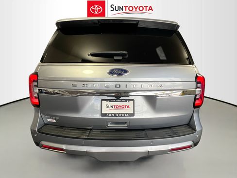 Used 2023 Ford Expedition Limited image 5