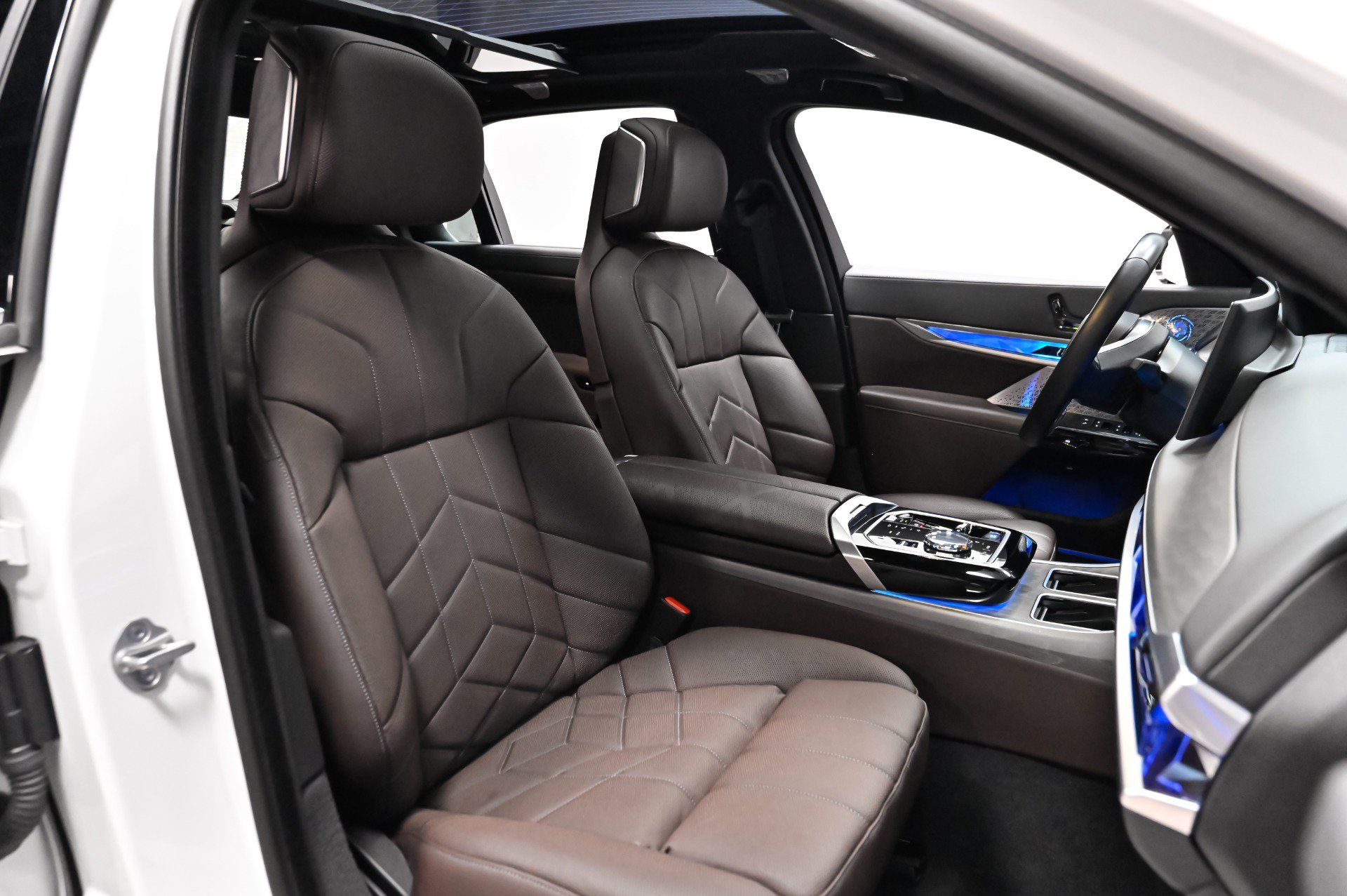Used 2023 BMW i7 xDrive60 AWD/4WD image 55
