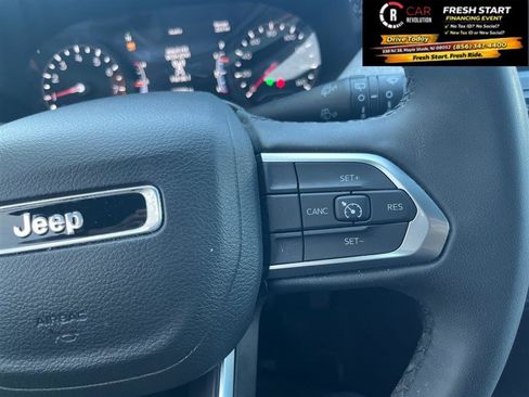 Used 2024 Jeep Compass Latitude AWD/4WD image 22