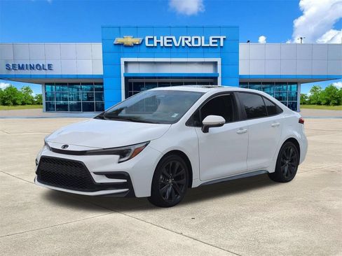 Used 2023 Toyota Corolla XSE FWD image 2
