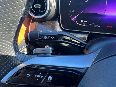 Used 2024 Mercedes-Benz GLC 300 4MATIC image 25